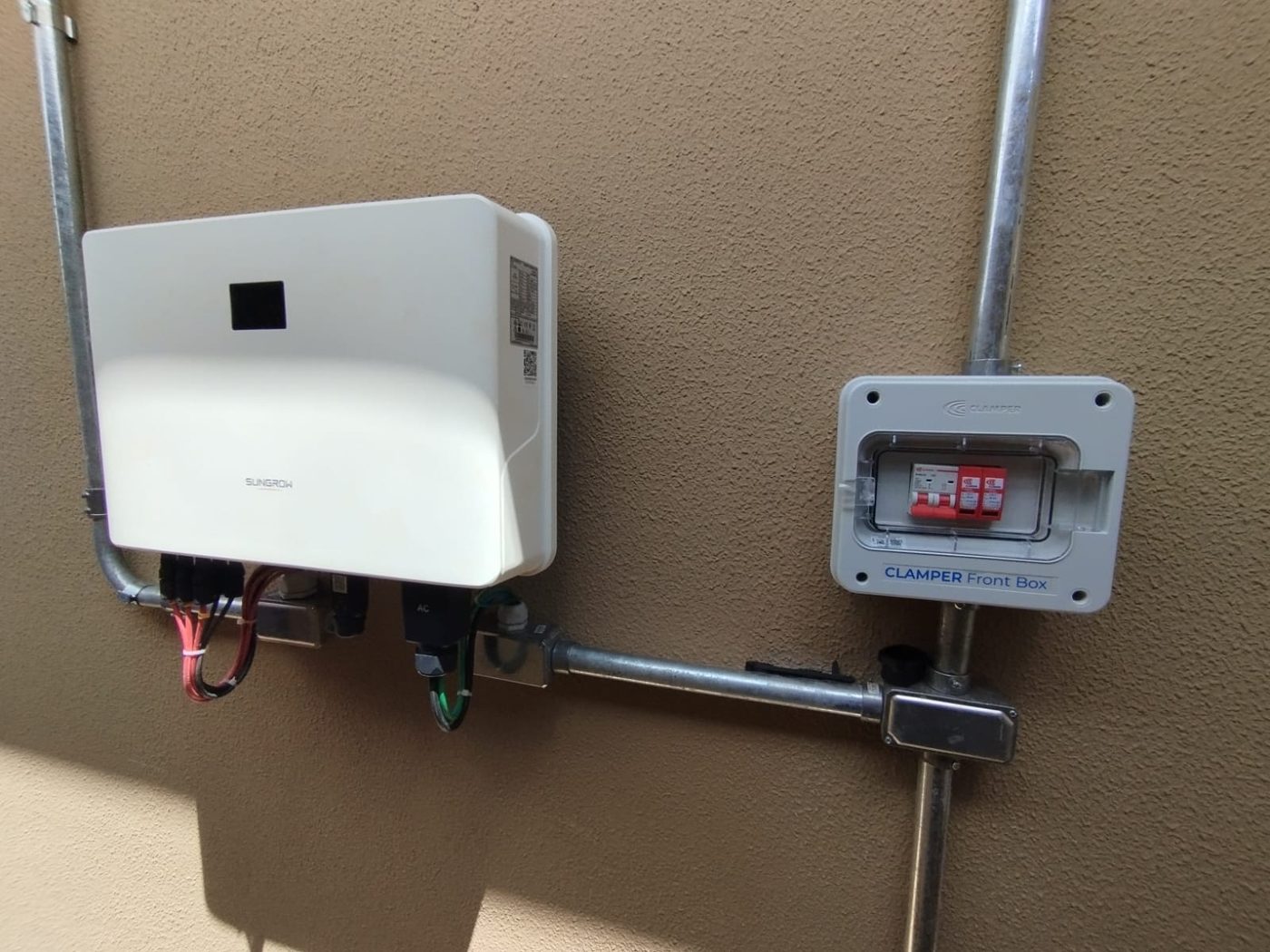 Inversor solar e proteção elétrica Clamper